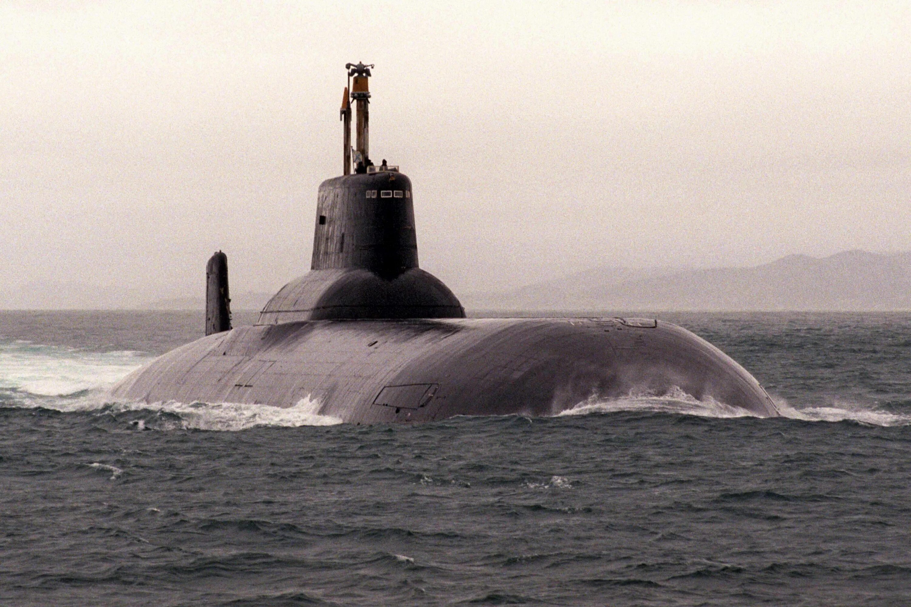 Атомные подводные лодки в мире. Подводная лодка 941 акула. Акула РПКСН 941.. Проект 941 акула. Проект 941 Тайфун.