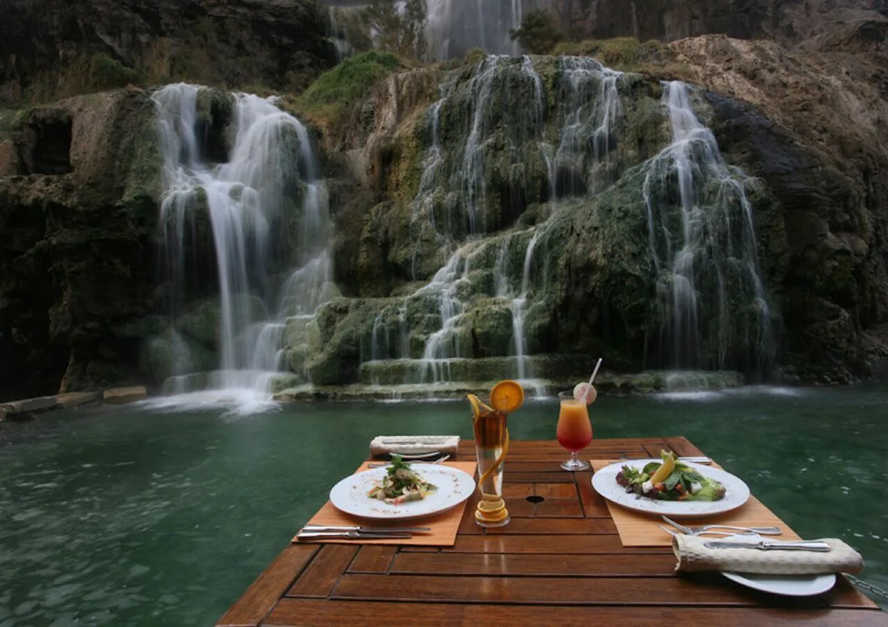 Man hot spring travel. Main hot springs spa иордания. evason ma’in hot springs &amp; six senses spa. завтрак у водопада. завтрак на фоне водопада.