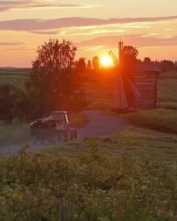 Село солнце за городом