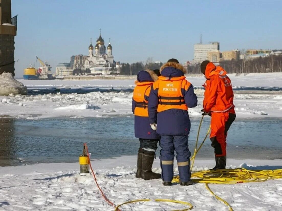 В двине утонул. Утонувшие на Северной Двине. Подводные роботы на службе МЧС. Спасатели в Арктике. Северная Двина Архангельск.