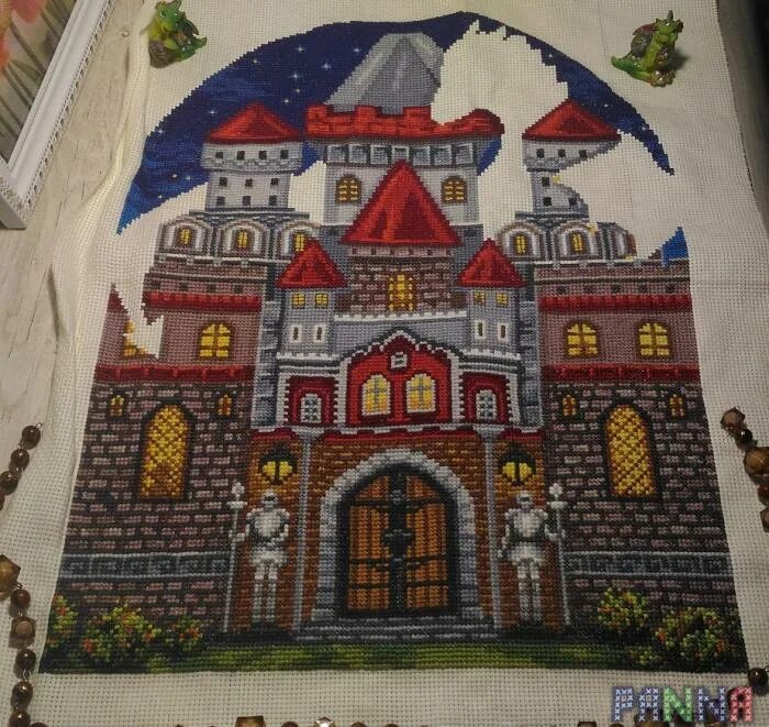 Мой замок дмитровская. Панна подушка теремок. панна подушка замок. подушка теремок от панны. замок с часами panna.