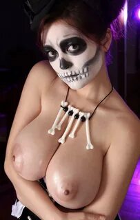 Хэллоуин - эротическое видео с голой девушкой
