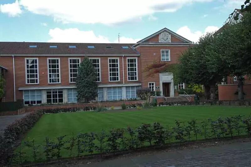 Школа грамматики. Royal Grammar School Guildford (школа Роял граммар Гилфорд). Colchester Royal Grammar School Пансион. Guildford Grammar School WA, Перт. Royal Grammar School Guildford Dubai.