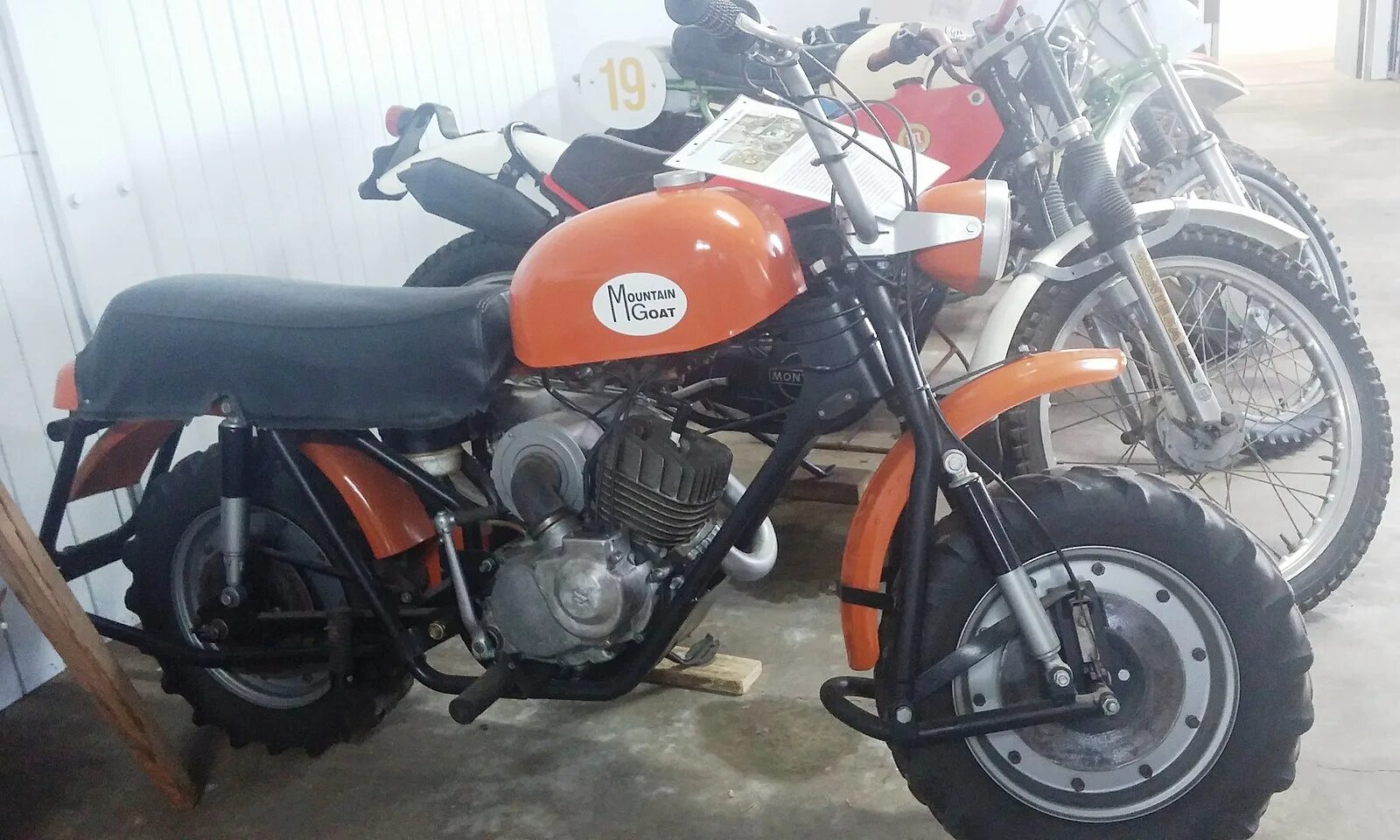 Козлик мотоцикл. Козлик мотоцикл. Ммвз м-105. Минск м 105. Suzuki rv125.