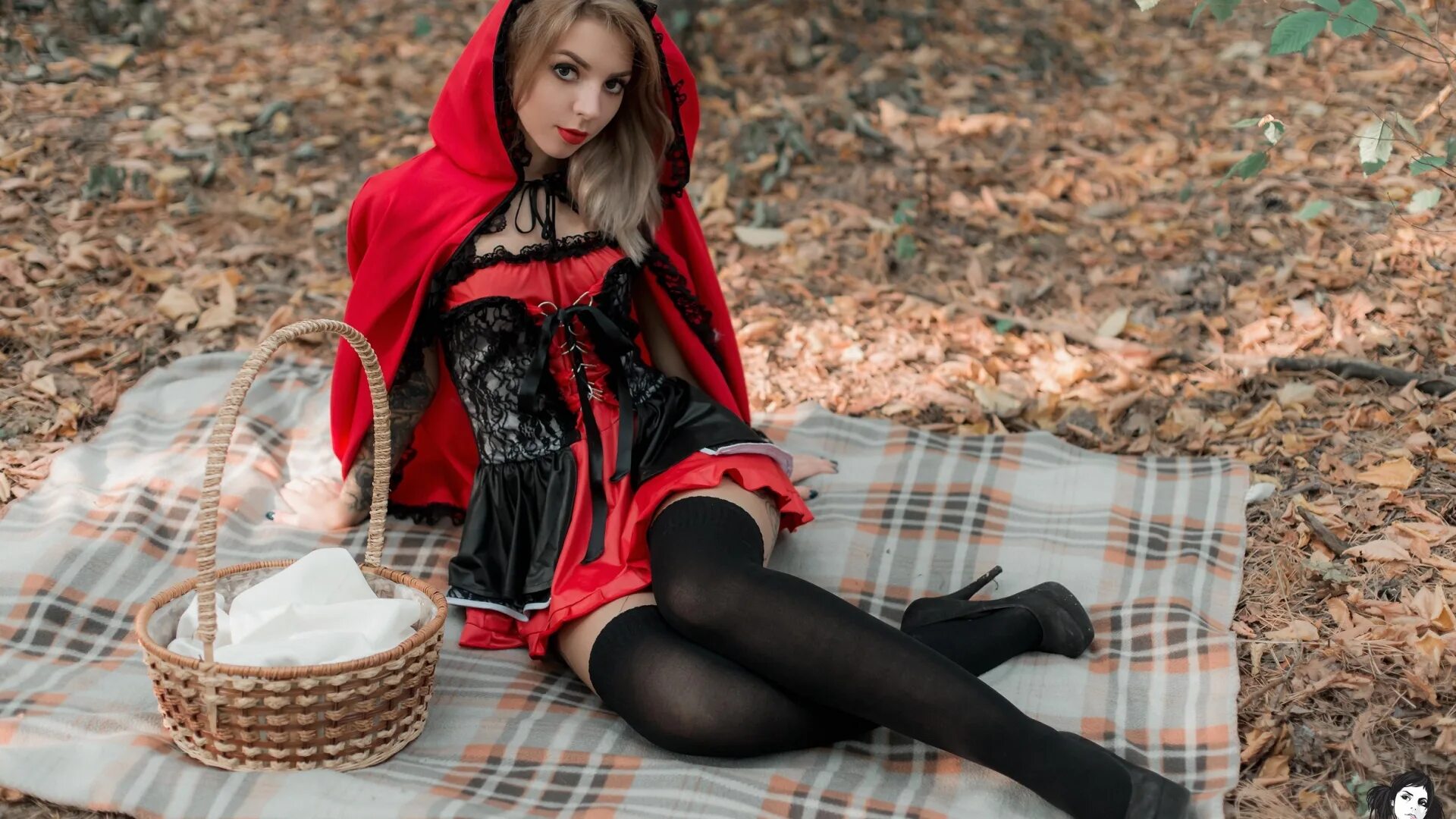 Beata Undine красная шапочка. Красная шапочка в лесу. Красная шапочка косплей.