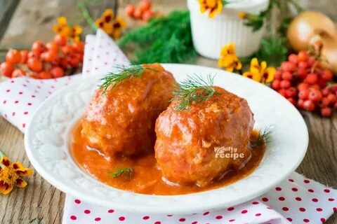 Голубцы на сковороде с подливкой в томатном