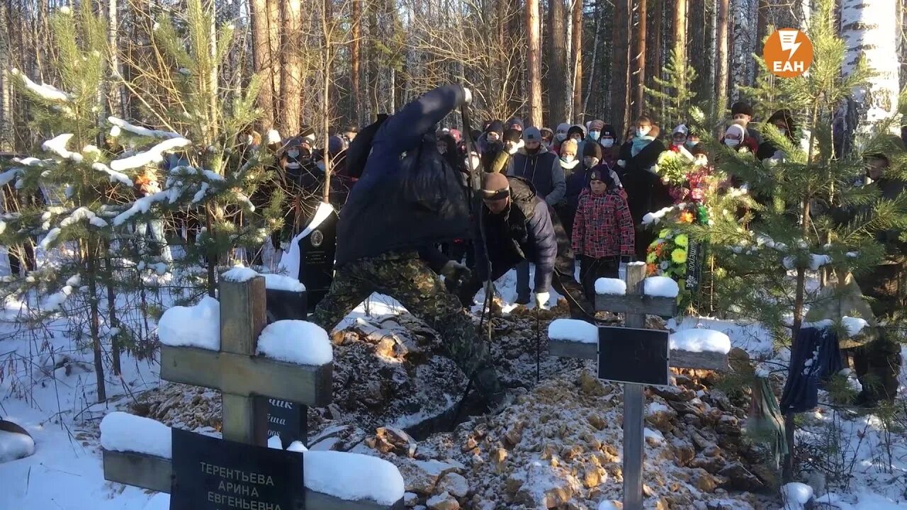 Похороны лебедева видео. Похороны Полины Сковородченко.