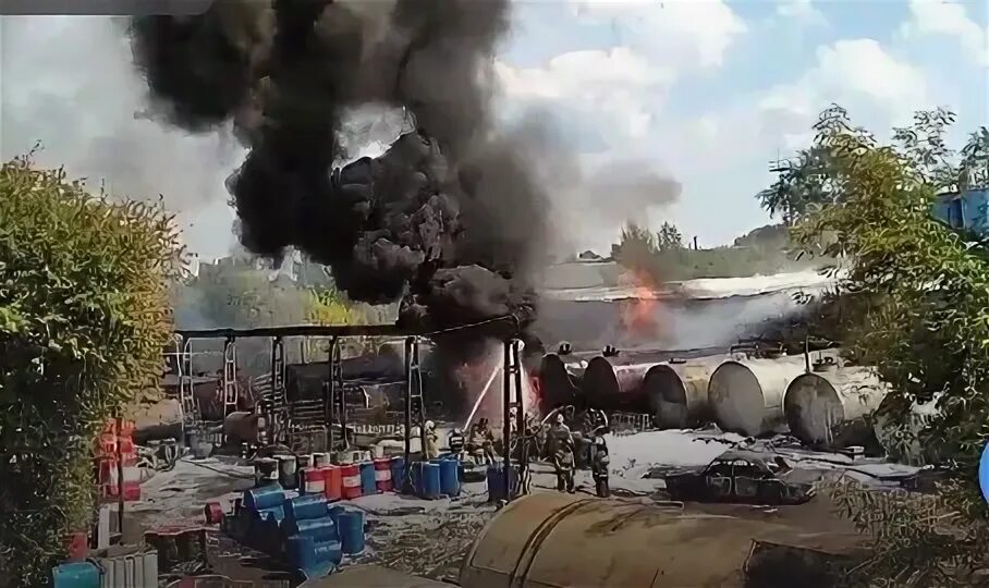 Горит завод ухтомского. В перми горит завод. пожар на пермском пороховом заводе. пожар на кировском заводе в 2017 году.