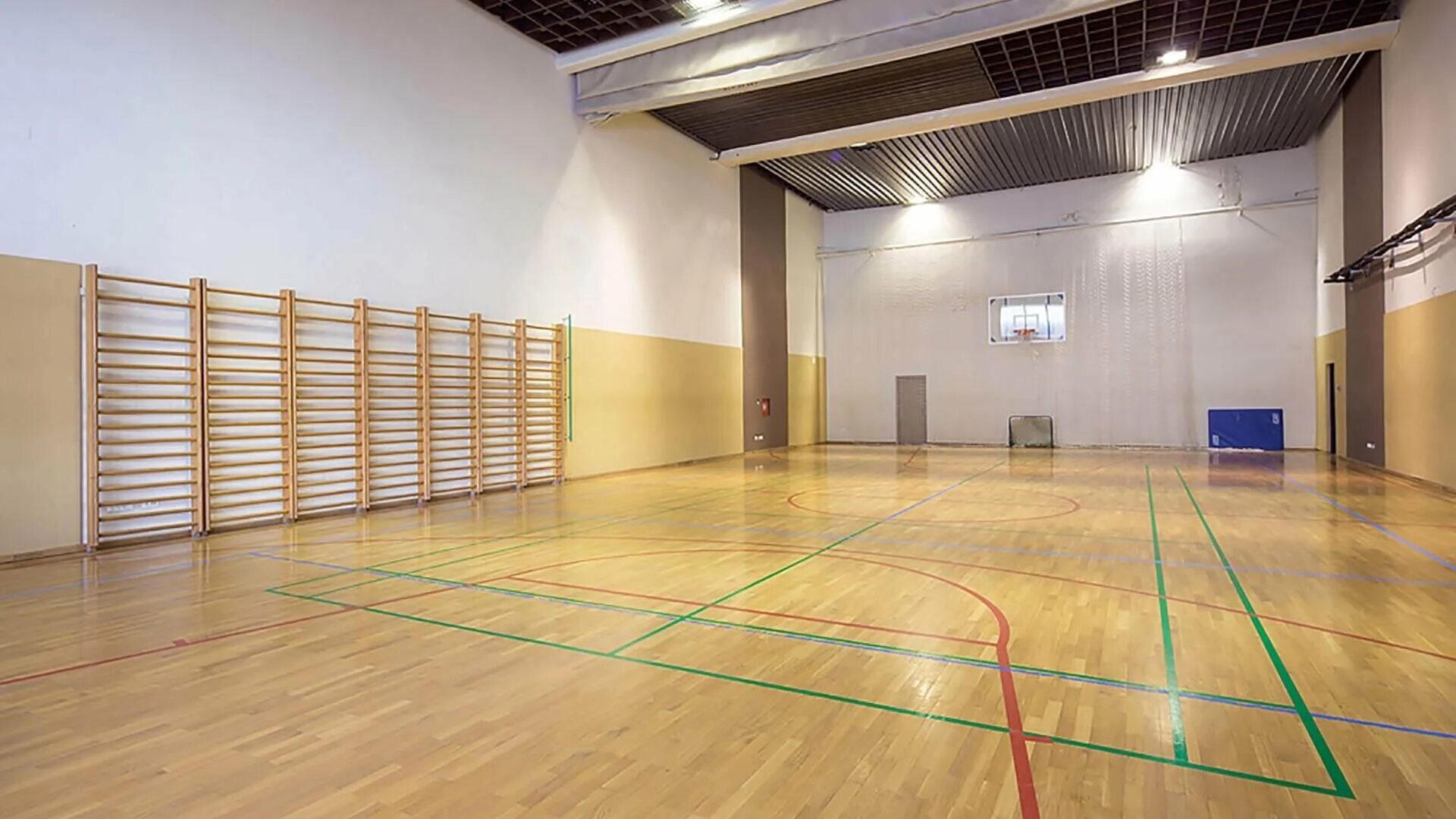 Волейбольный зал черкасская 1. Волейбольные залы с песком на полу. Волейбольные залы с песком на полу. Крытые площадки для пляжного волейбола. Пляжный волейбол спб корты.