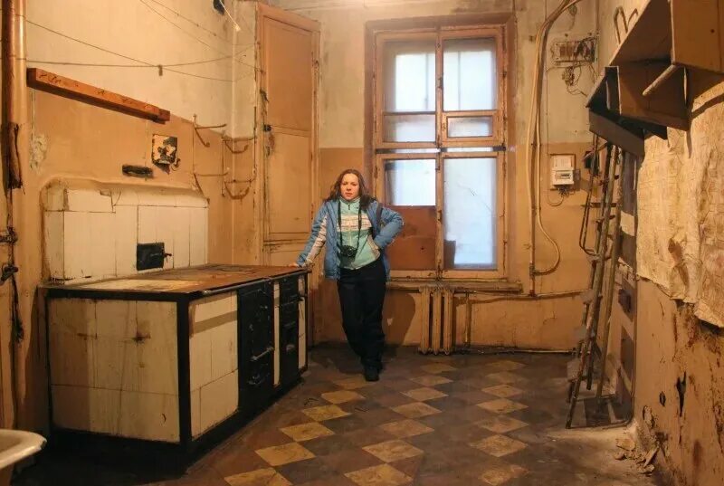 Экскурсии по коммуналкам. Старый фонд Санкт-Петербурга коммуналки. Самая страшная коммуналка. Старая Коммунальная квартира. Старая квартира внутри.