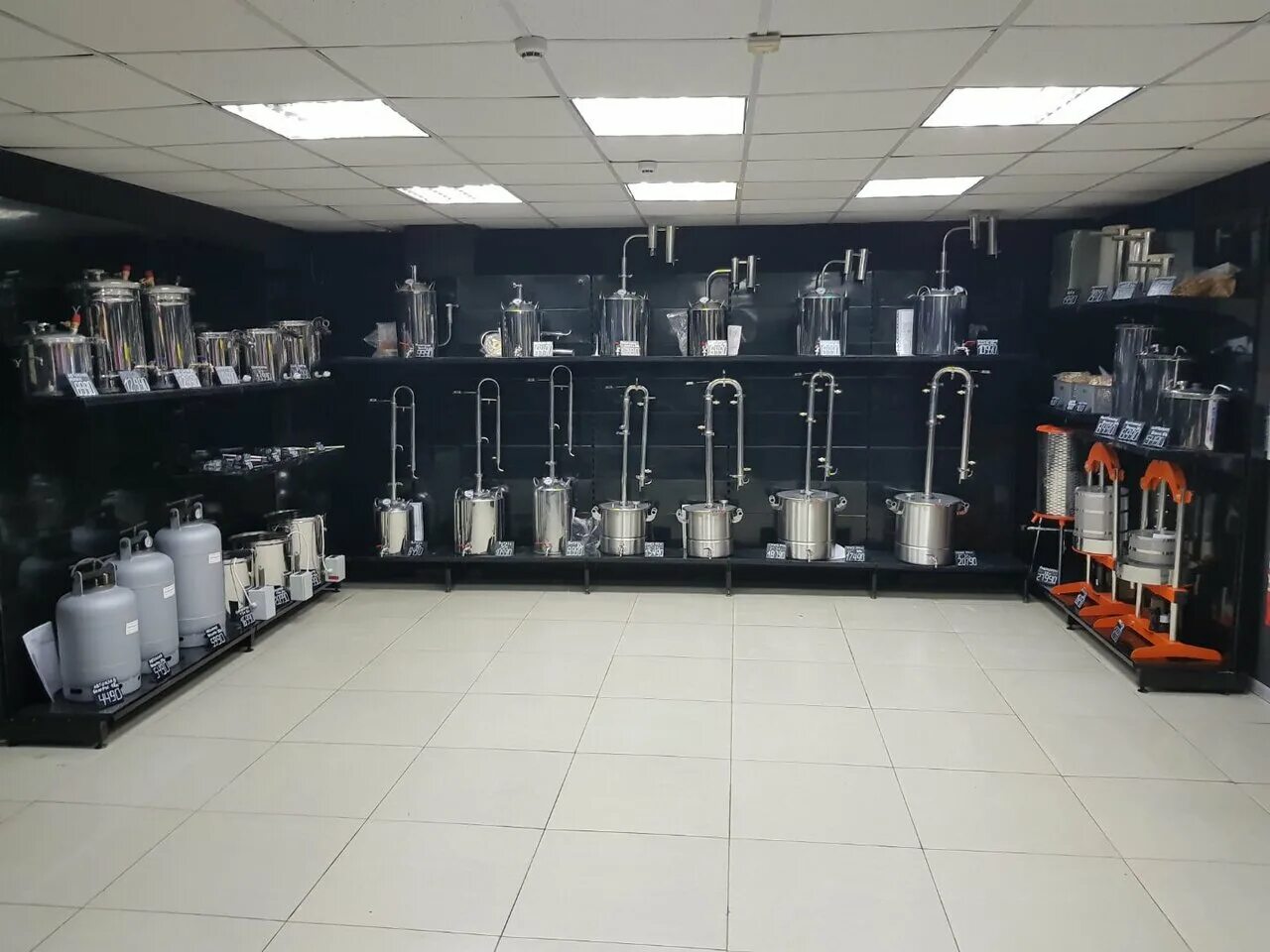 градус хаус киров октябрьский проспект. оборудование магазина кировский. оборудование в кирове. оборудование для бутиков. техпром кирово-чепецк.