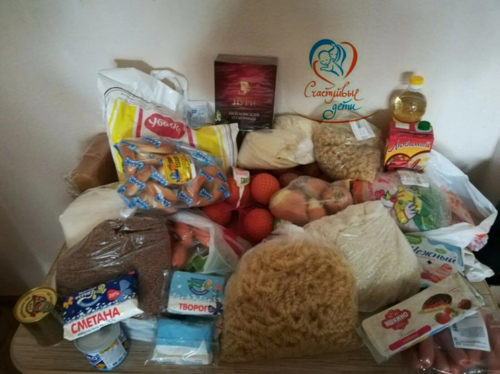 Помощь нуждающимся многодетным семьям. Продукты малоимущим. корзина продуктов для малоимущих. набор продуктов для многодетных семей. продуктовая корзина многодетным.