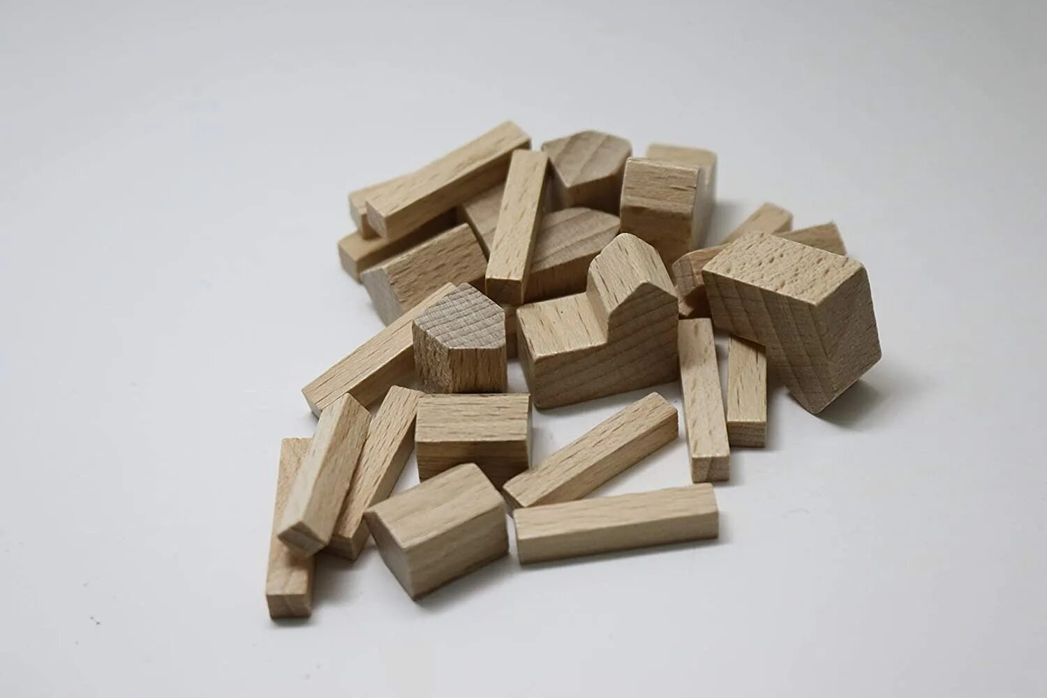 Wood pieces. A piece of wood. A piece of wood. Wood pieces. Тонкая древесина.