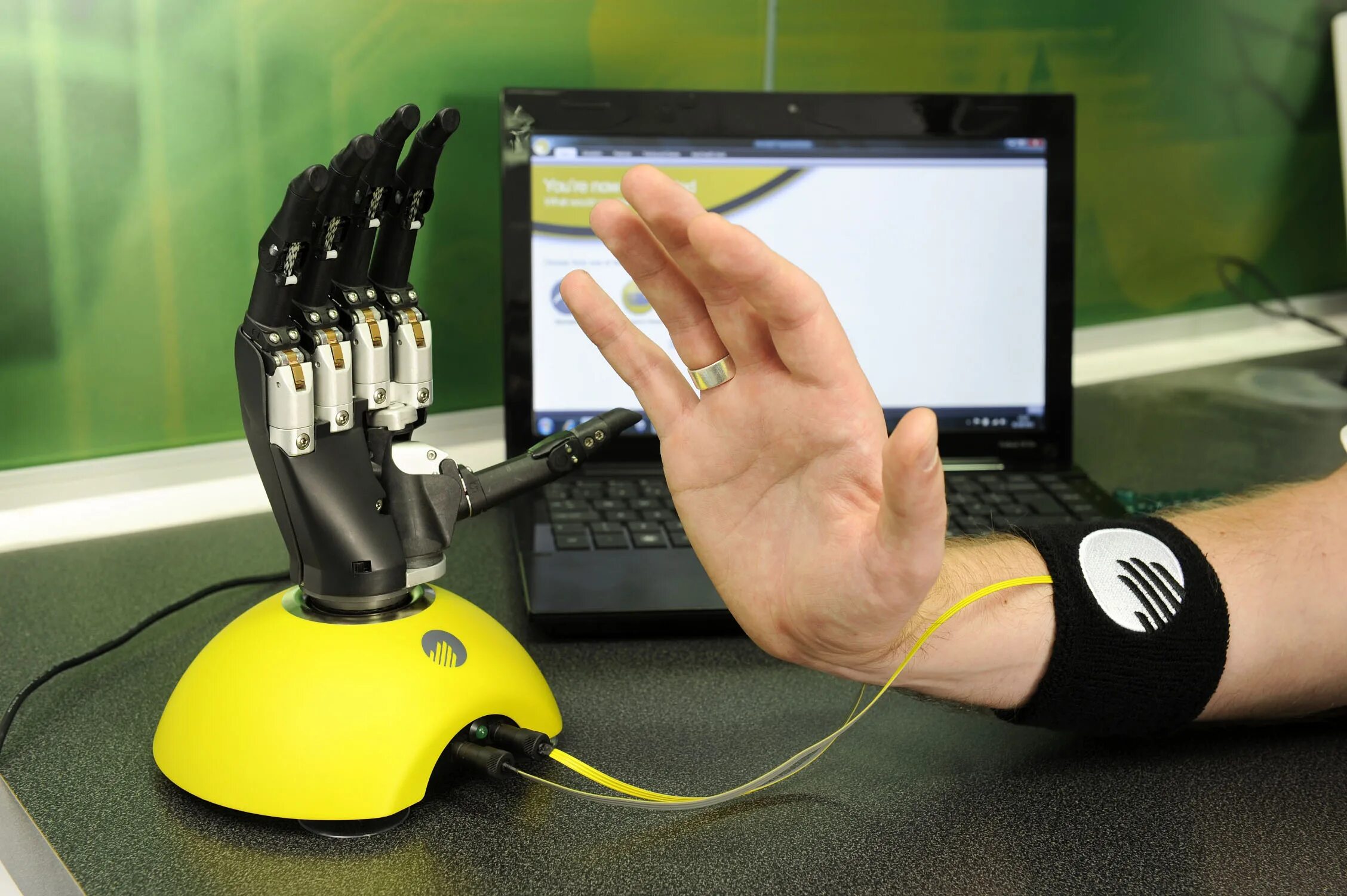 Устройства нового поколения. Touch Bionics протезы. Touch Bionics протез кисти. Компьютерные технологии. Рука робота.