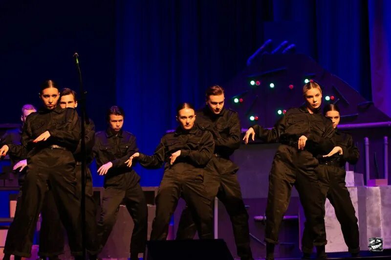 Максим полторак фигурист. Коляда дмитрий викторович. Кадзуки охаси madlene welt premiere. Вверх дном лениногорск танцы. Антураж волгодонск танцевальный коллектив.