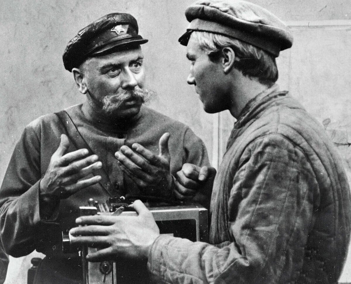 2 товарища герои. Служили два товарища фильм 1968 папанов. анатолий папанов служили два товарища. анатолий папанов фильм служили два товарища. анатолий папанов роли в кино.
