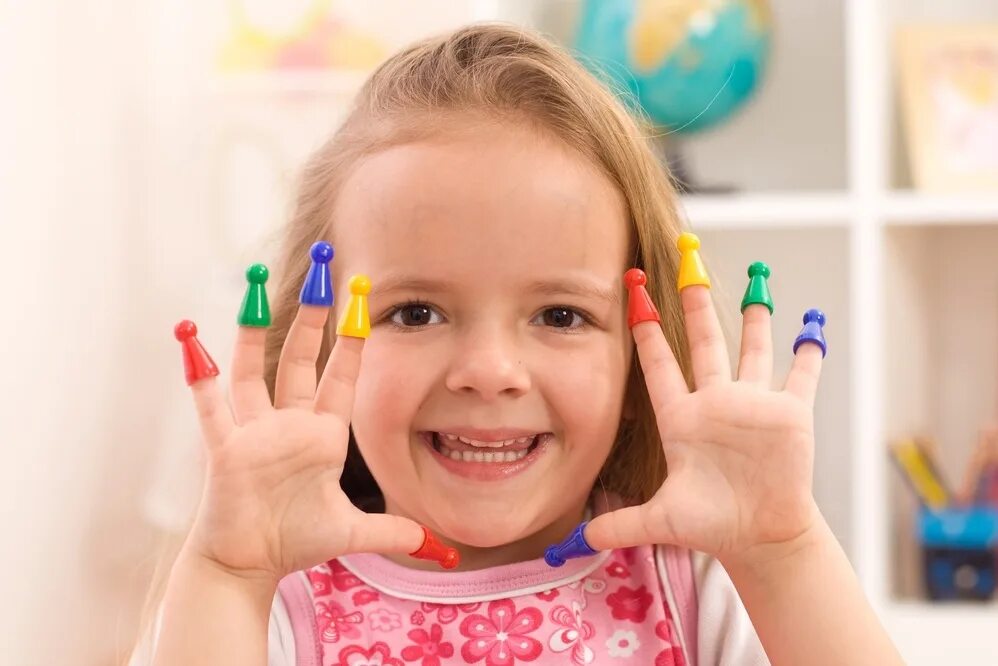Пальчики для детей. Детские пальцы. Ребенок. Маникюр для детей. Которые можно играть пальцем