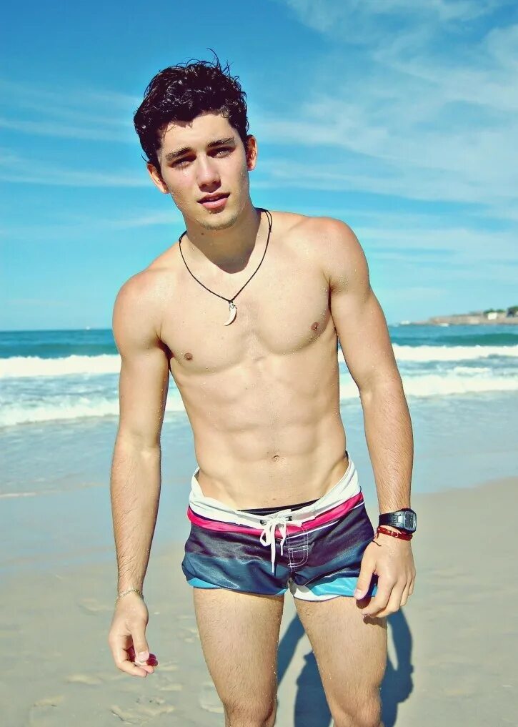 Симпатичный стройный подросток. Молодые парни развлекаются. Нагой мальчик подросток. Голы красивые парни 18 лет. Юные парни тг.