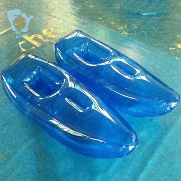 Ботинки с водой внутри. Ботинки для хождения по воде. Ботинки по воде. Видео обувь в воде. Обувь для воды.