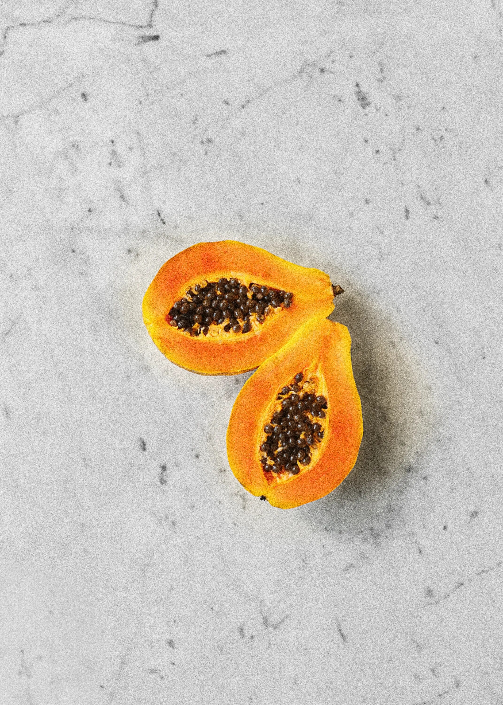 Оранжевый фрукт с черными. Экзотический фрукт гранадилла. Папайя плод. Оранжевая папайя. Экзотический фрукт оранжевого цвета.
