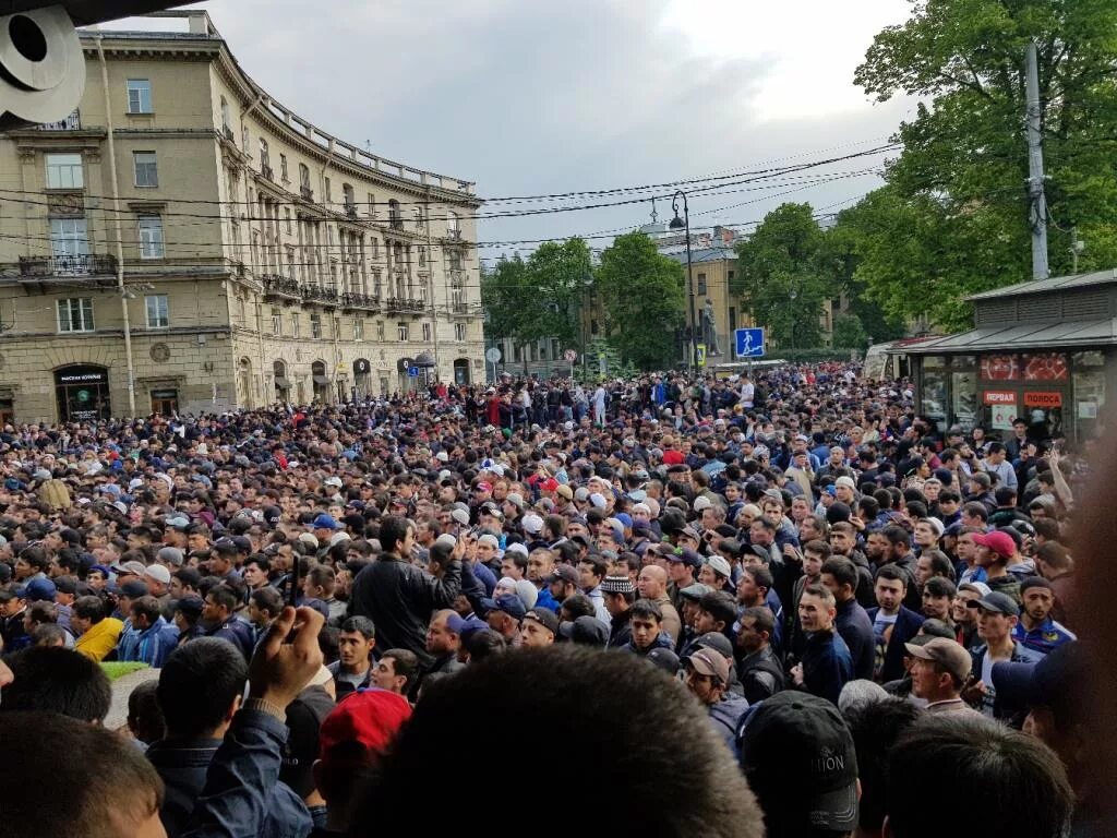 Ураза байрам санкт петербург. Ураза байрам СПБ. Ураза байрам в Санкт Петербурге Горьковской. Курбан байрам Горьковская. Мусульмане в Санкт-Петербурге на Горьковской.