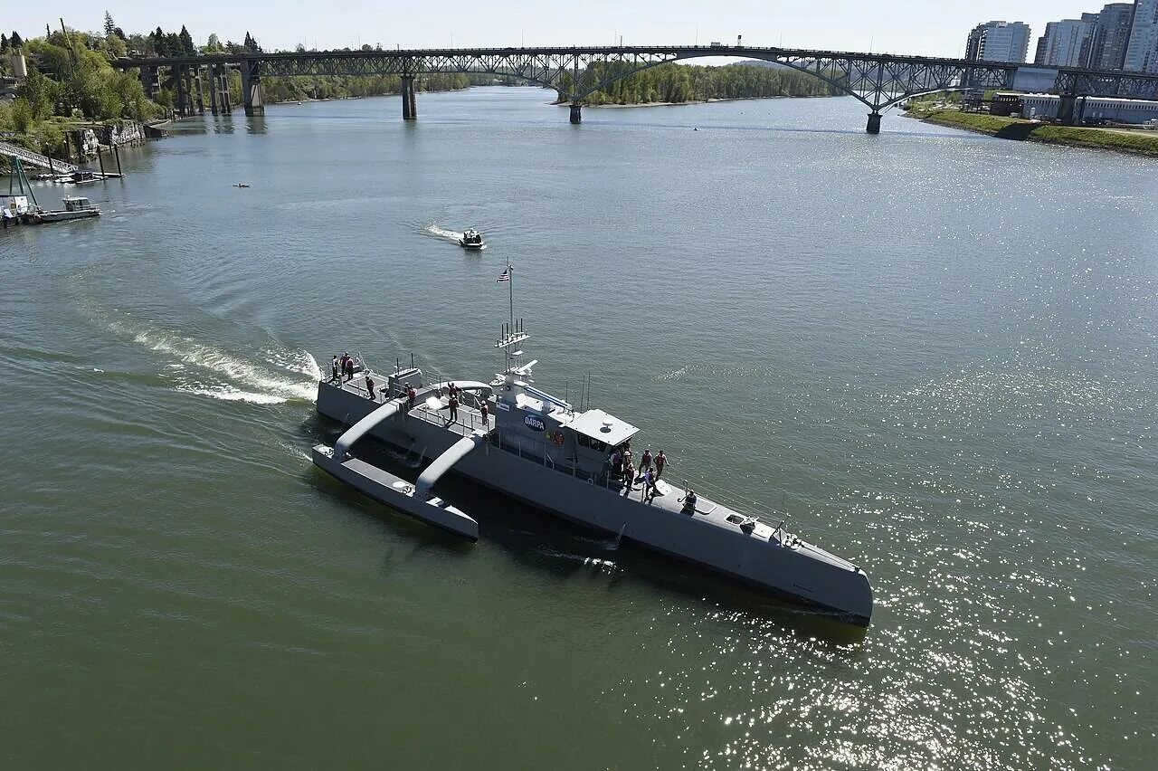 Бэк морской. Катер Sea Hunter. Беспилотный корабль Seahawk. Беспилотный катер USV. Безэкипажный катер США.