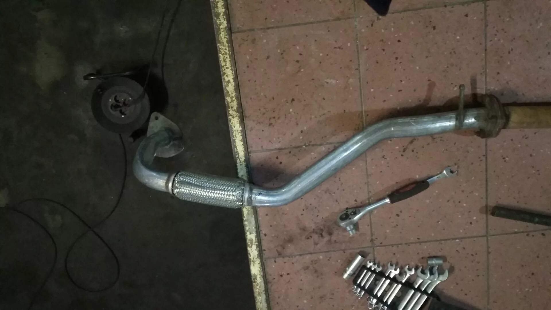 1. Приёмная труба chevrolet lanos евро 3. Как поменять приемную трубу. Замена приемной трубы ока. Трубы для выхлопной системы приора.