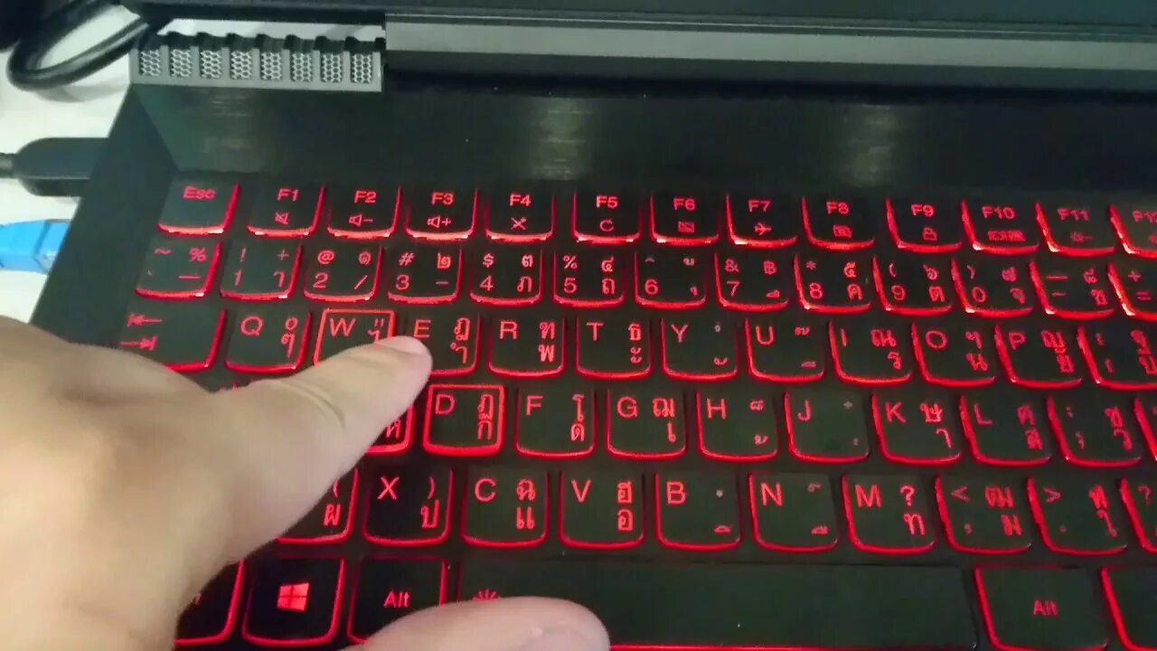 Вылетают игры на ноутбуке. Lenovo y520 клавиатура. Скрин экрана на ноутбуке леново. Legion 520. Верхняя крышка клавиатуры Lenovo y520.