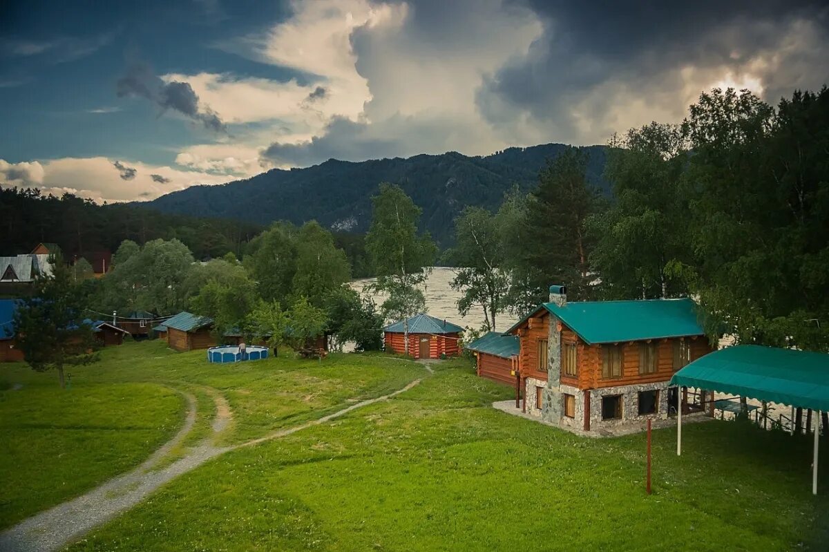 Горный алтай чемал чемал база отдыха. Тихий берег база отдыха горный алтай. Узнезя горный алтай. Дежавю горный алтай. База расул акташ.