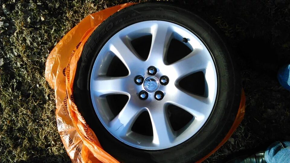 Авенсис 225/50 r17. Проставки тойота авенсис т250. Авенсис 225/50 r17. Диски тойота авенсис r17. Резина на тойоту авенсис.