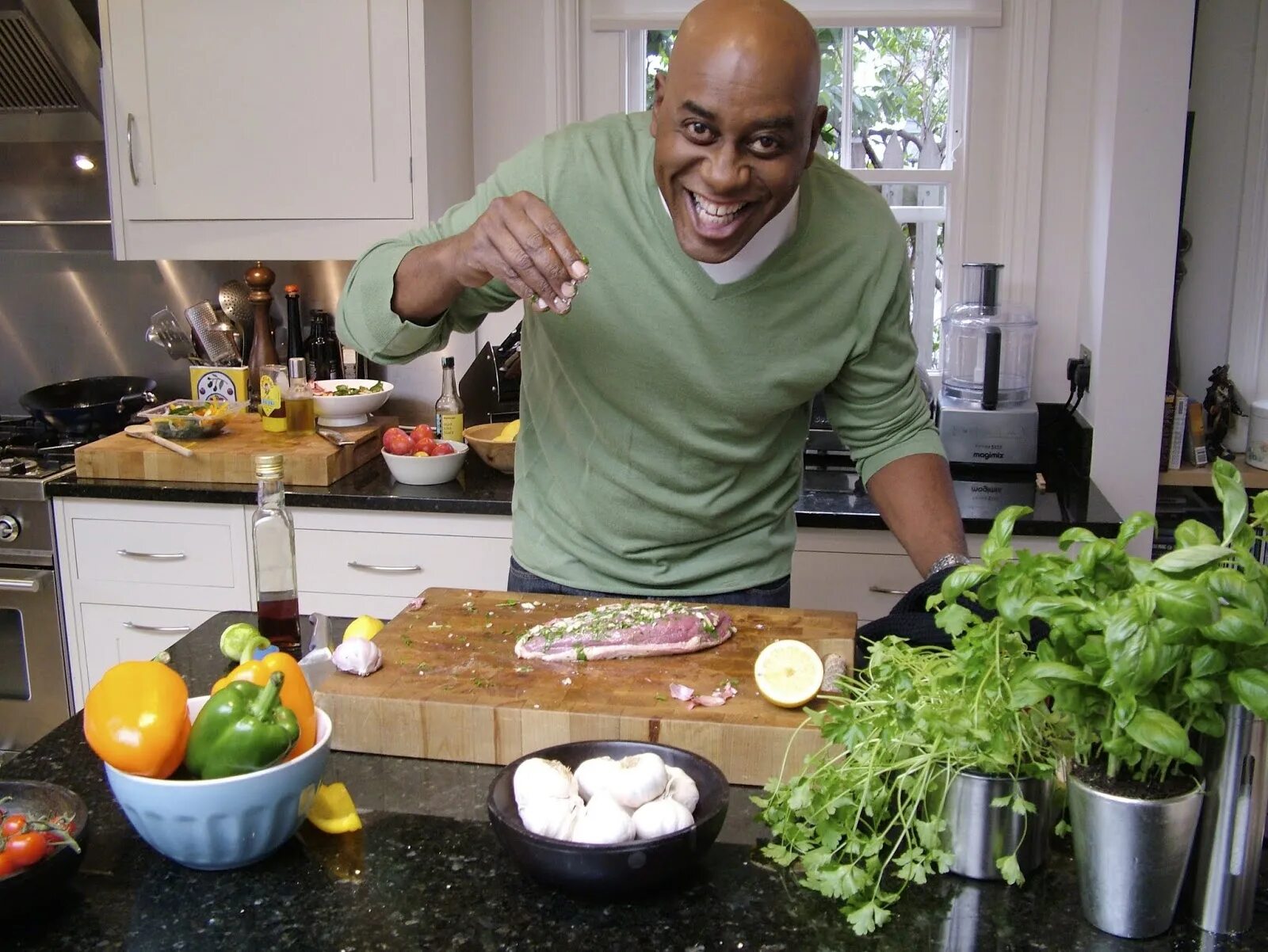 Официантка в кафе. Energy food. Gives you energy. Печенье gif. Официантка в кофейне.