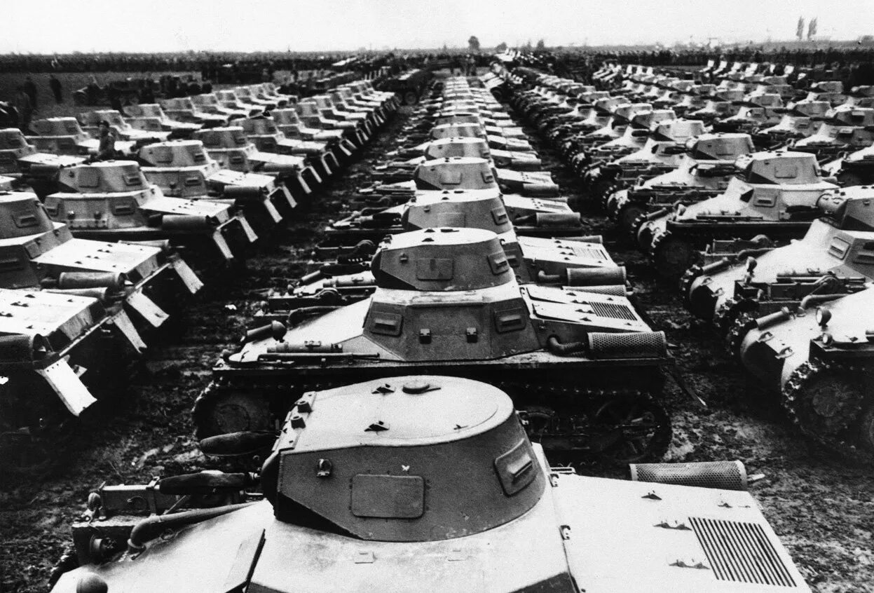 Великая отечественная сколько танков. Бронетехника вермахта 1941 года. Танковый завод Германия 1941. Танк Германии 2 мировой войны. Завод танков вторая мировая Германия.