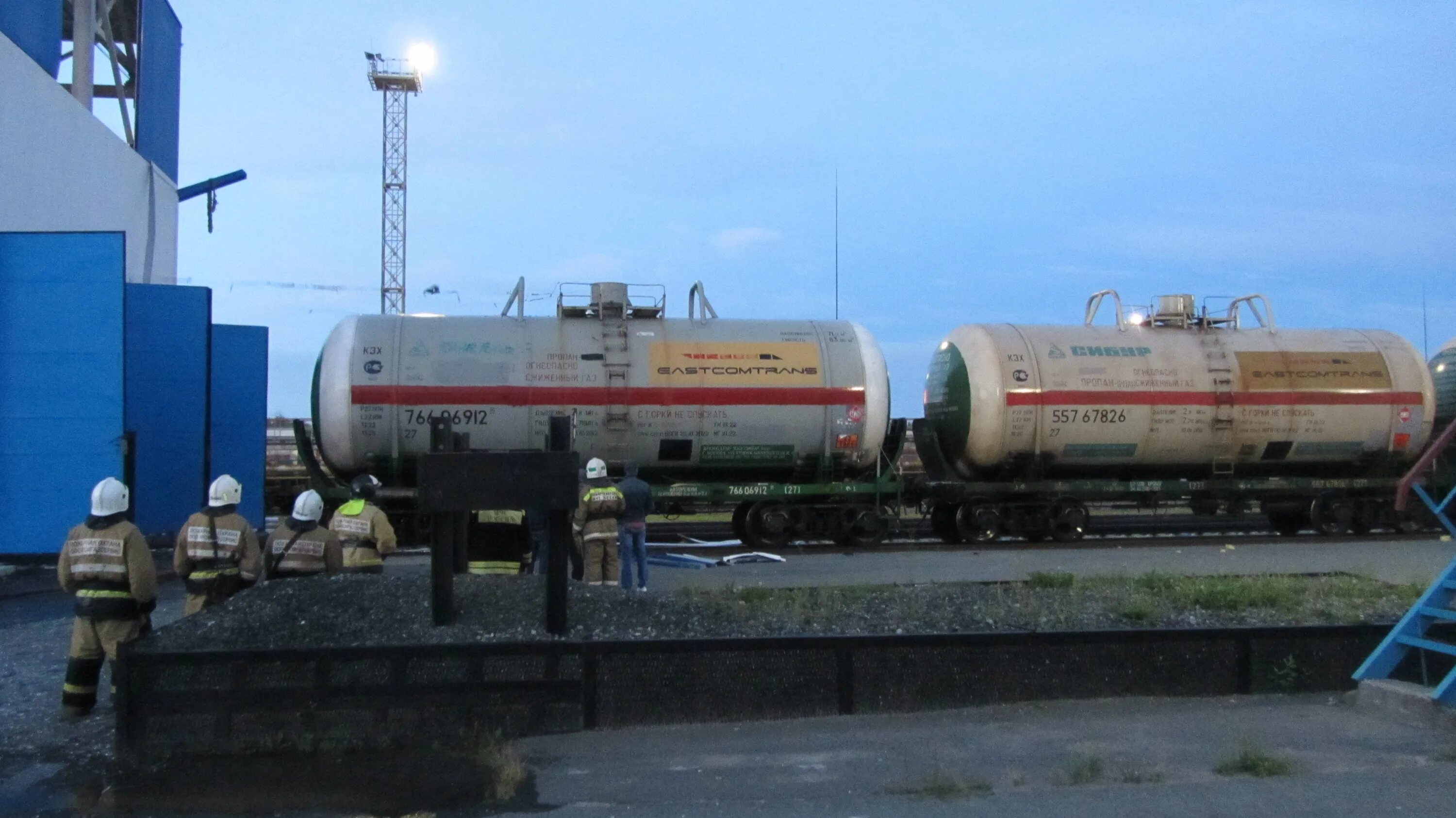 Газ тобольск. Вагон цистерна сг транс. сг транс тобольск. газовая цистерна жд сг-транс. танк контейнер сг-транс.