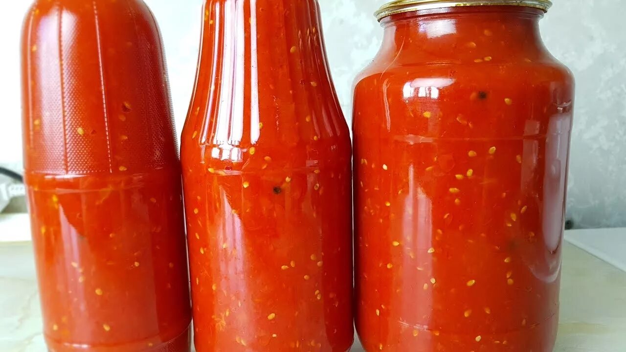 Цыганка готовит маринованные помидоры. Сколько сока в 1 кг помидор через мясорубку. Аджика по-армянски на зиму с болгарским перцем и помидорами на зиму. Томат цыганочка. Закрутка на зиму из помидор и перца.