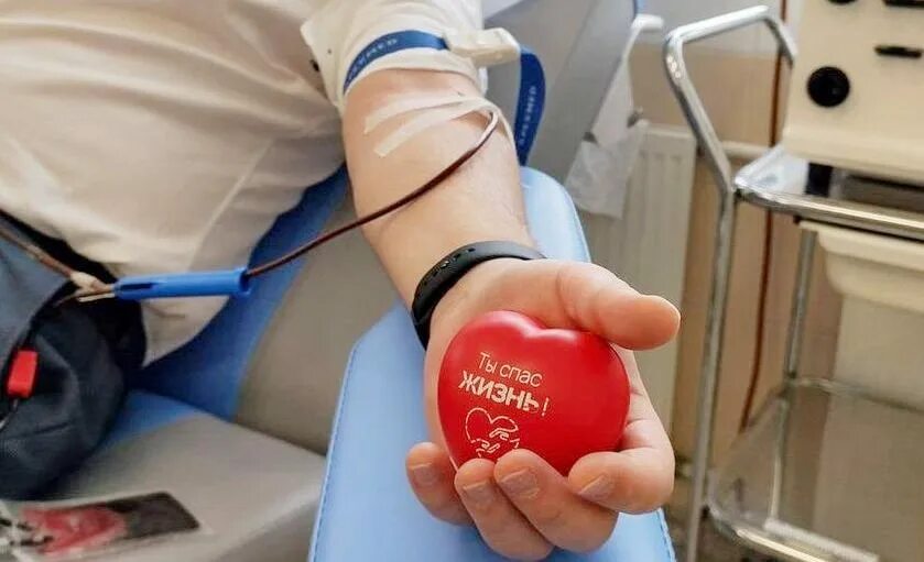 Переливание крови спасло жизнь. Донорство крови. День донора картинки. Донорская акция.