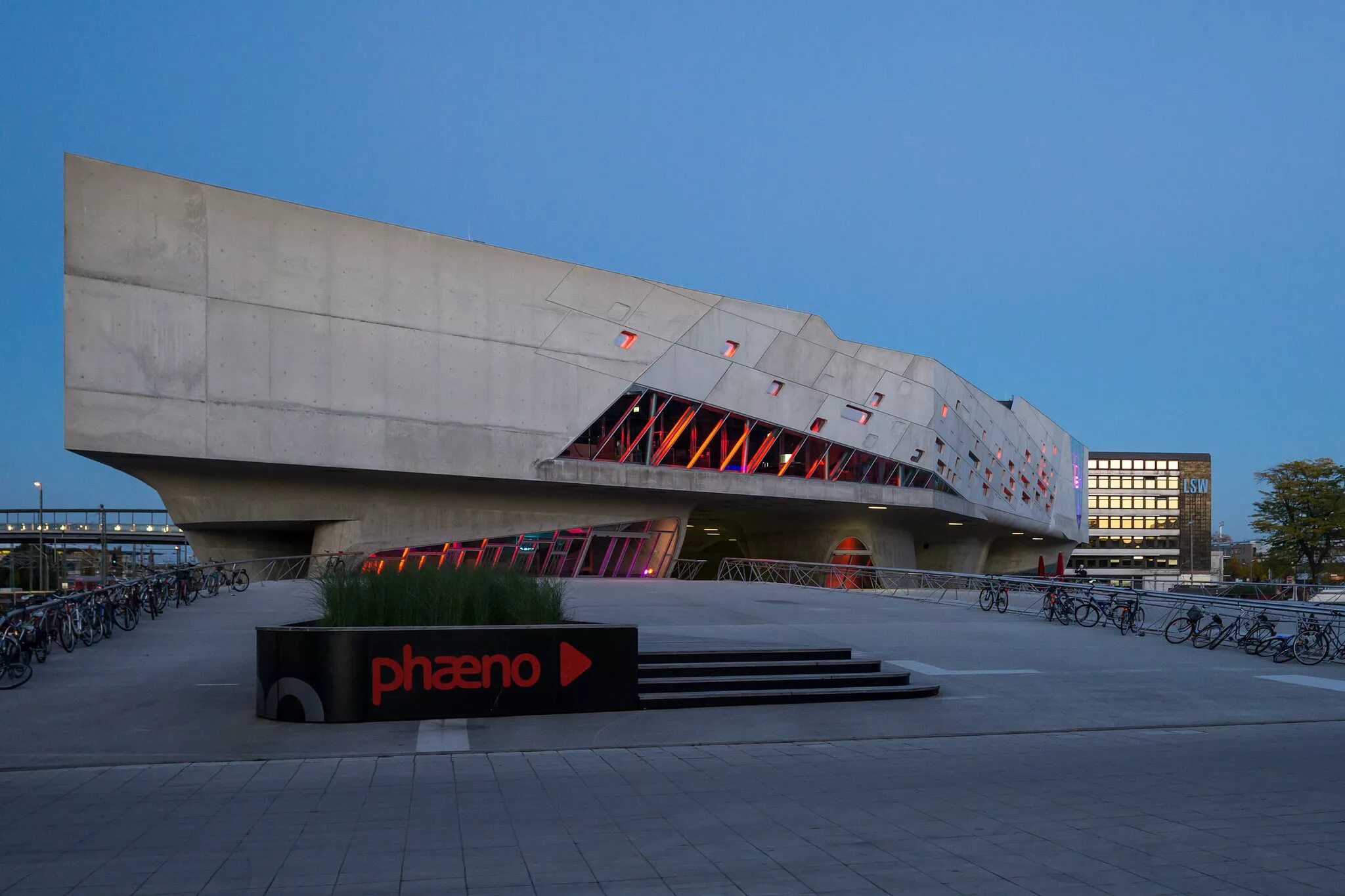 Минск улица сурганова 4 фристайл. Музей физики минск. Технорама винтертур. Научный музей «элементо». Минск центр науки.