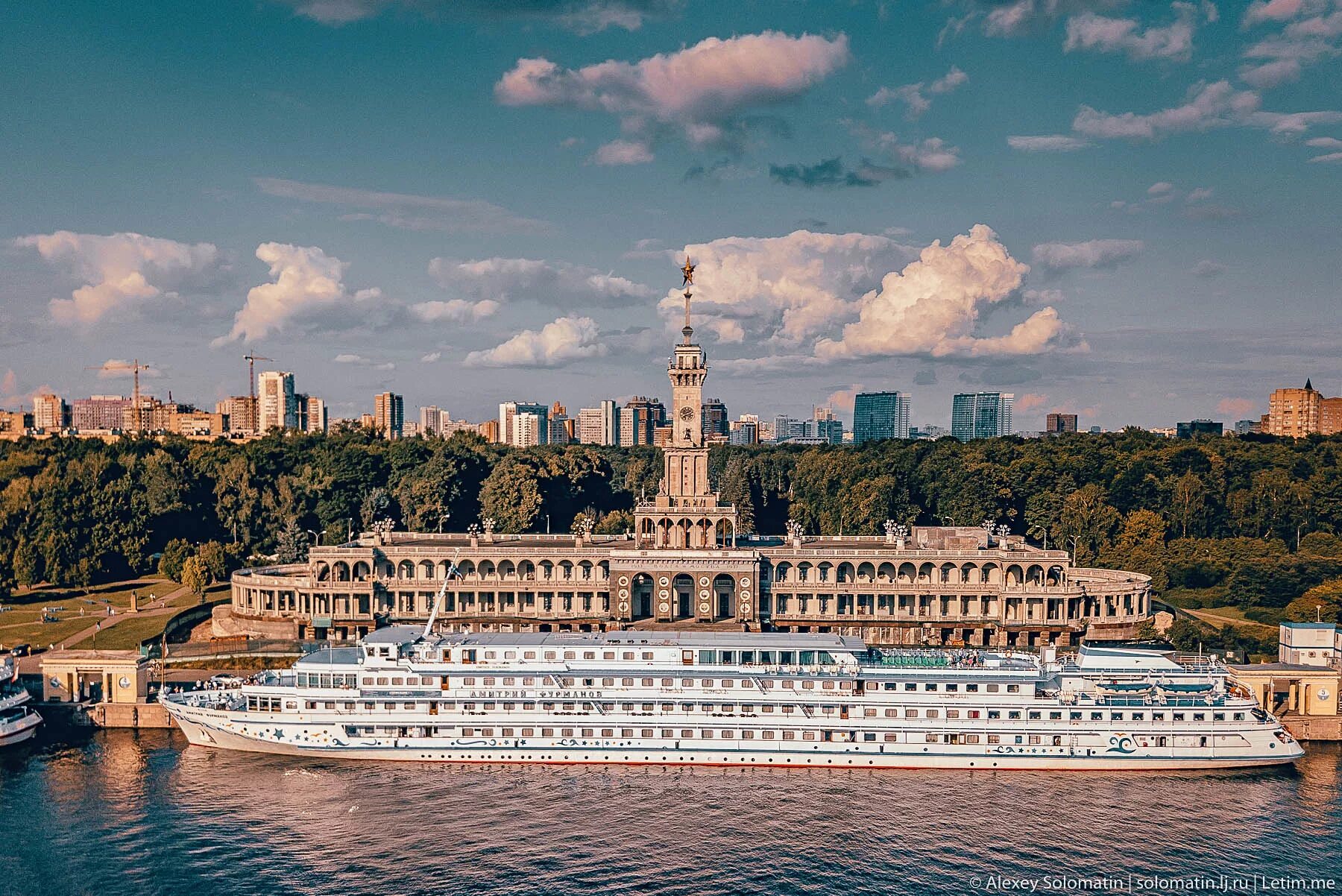 Круизы выходного дня. Речной вокзал москва круизы. речные круизы на теплоходе. речной вокзал москва лайнеры. круизные речные лайнеры в москве.