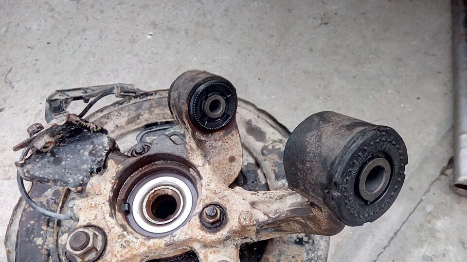 Сайлентблок задний honda cr 2007. Сайлентблоки задней цапфы хонда цивик ферио. Сайлентблок ферио хонда. Honda crv 2002 сайлентблоки заднего подрамника. Сайлентблоки задней балки honda cr-v 3.