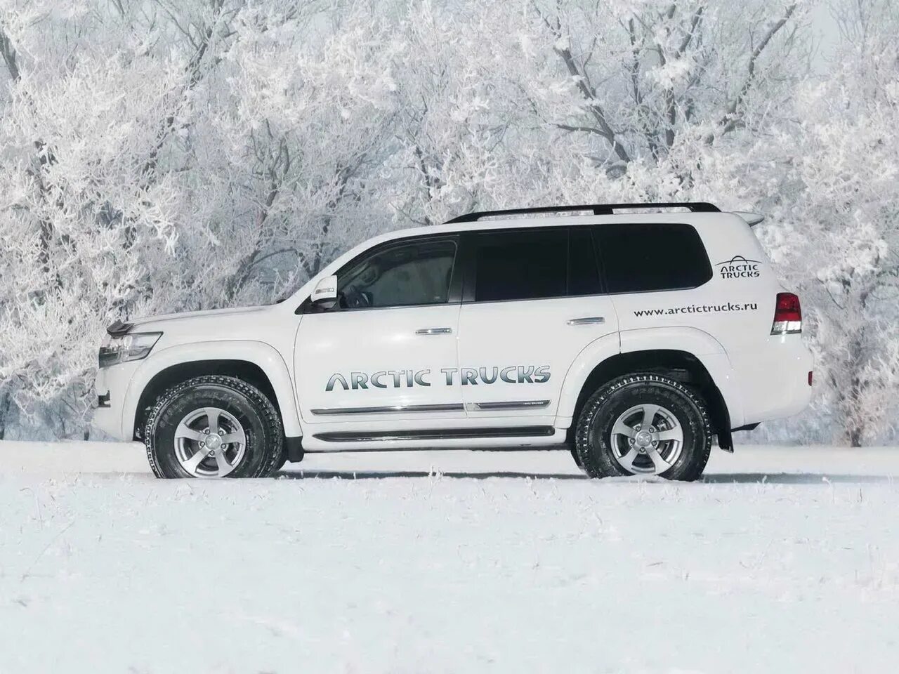 Land cruiser перевод. Toyota 200 arctic trucks. тойота ленд крузер 200 artic trak. комплектация arctic trucks toyota land cruiser 200. arctic truck lc 200 комплектация.
