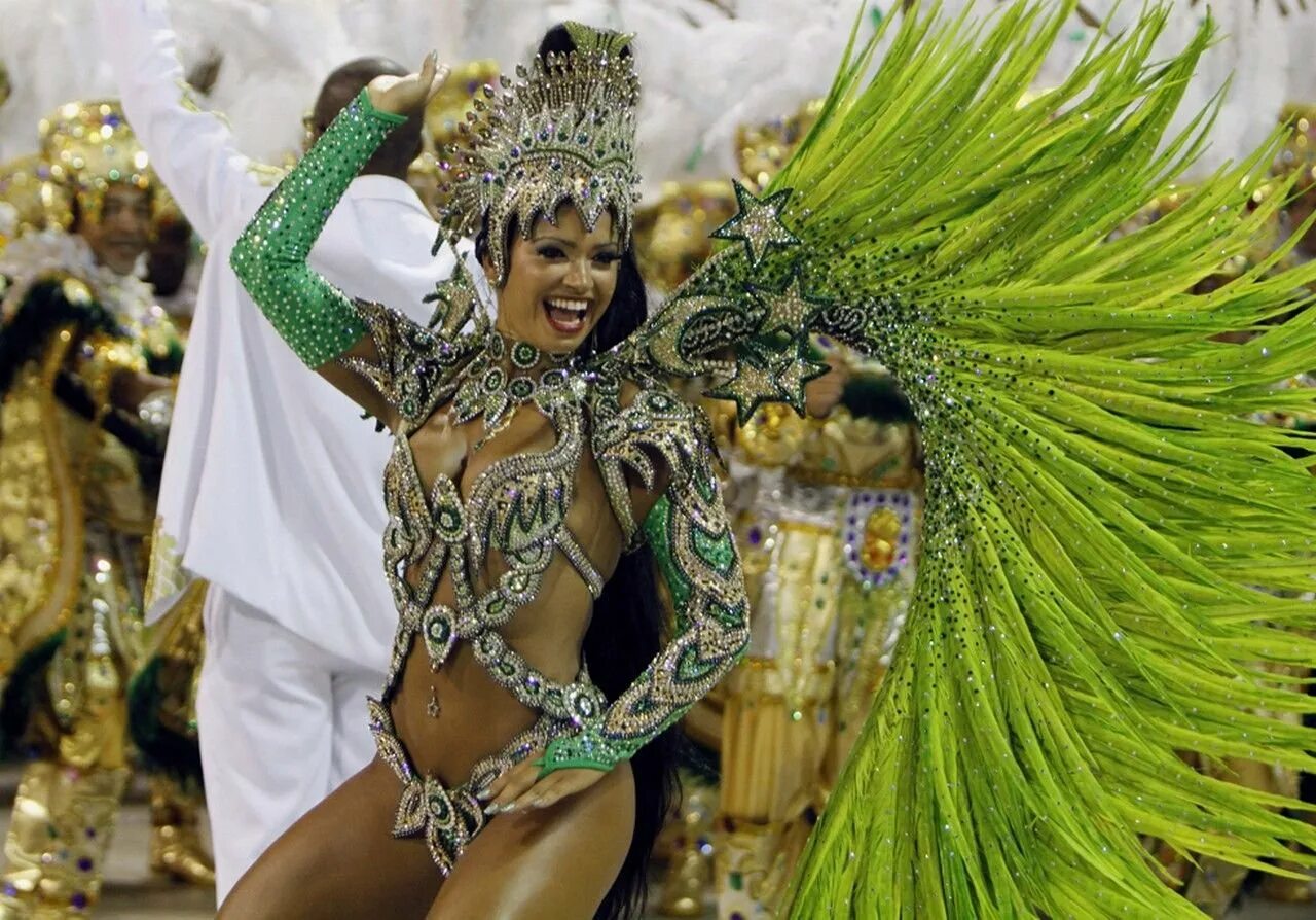 Рио-де-Жанейро карнавал костюмы. Бразильский карнавал в Рио-де-Жанейро. Бразильский карнавал в Рио-де-Жанейро Самба. Самба карнавал в Бразилии.