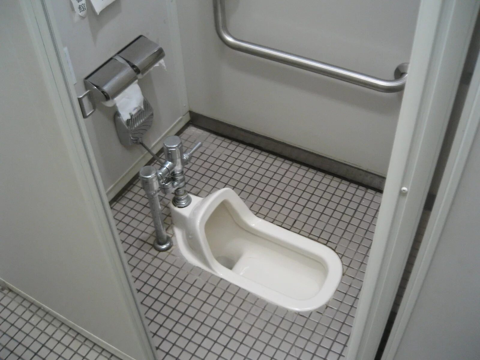 Должны ли туалеты для посетителей быть оборудованы. Туалет. WC для унитаза. Современные виды унитазов.