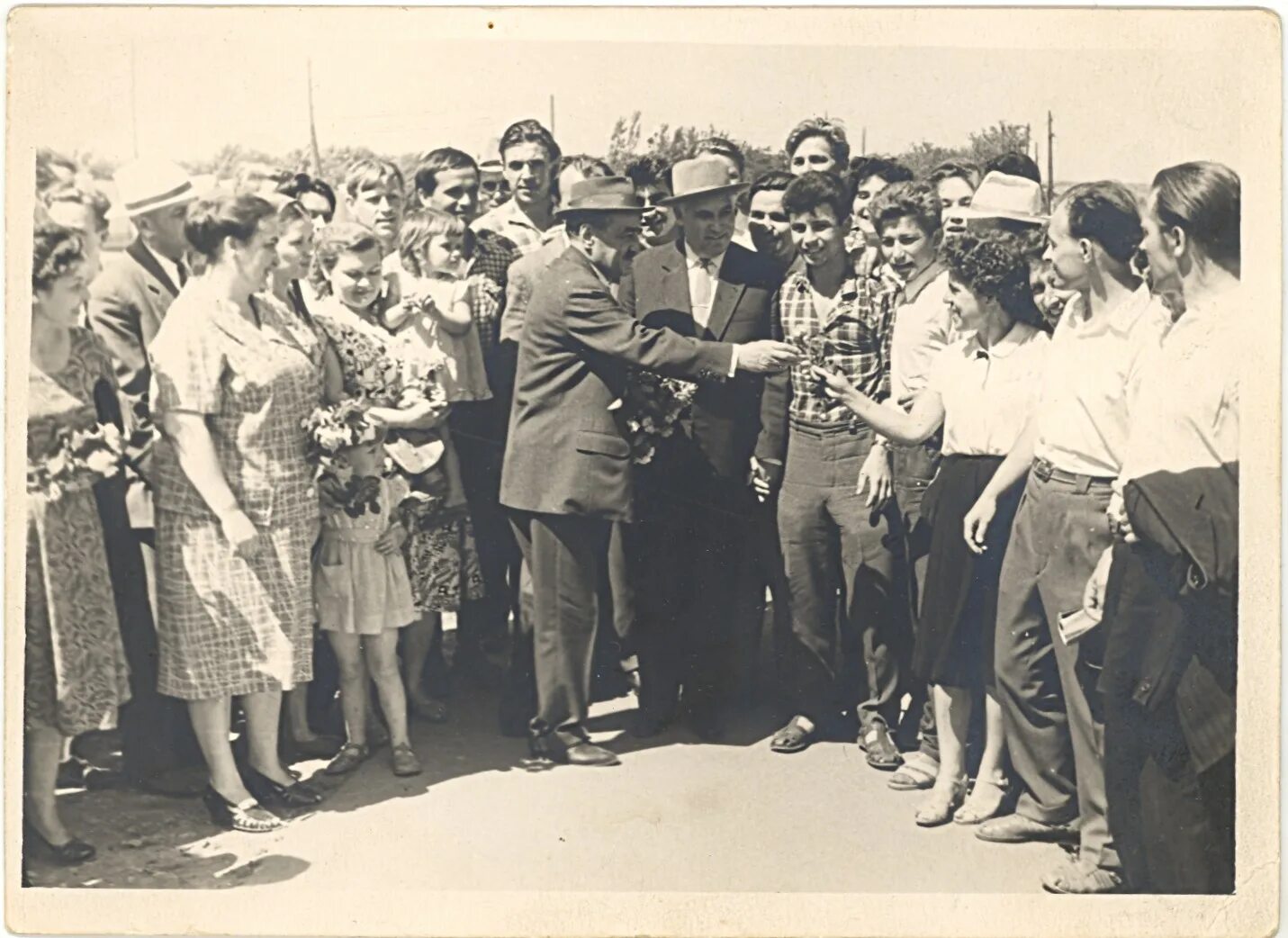 День молодежи в ссср. День молодежи 1958. С днем Советской молодежи.