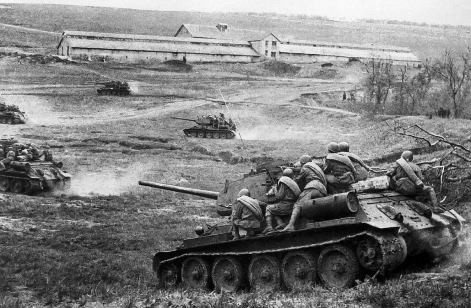 Утром три танка пошли. Танковое сражение Великой Отечественной войны т34. Танк т-34 в бою под Прохоровкой. Т 34 Курская дуга. Танк т 34 Прохоровка 1943.