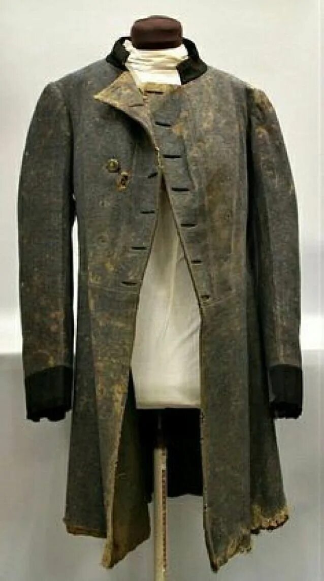 Сюртук также считался верхней одеждой. Фрак 19 века. Сюртук военный 19 век. ДЕМИКОТОННЫЙ сюртук.