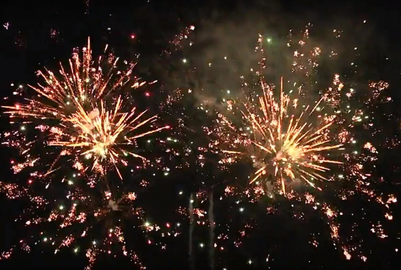 Залп фейерверка видео