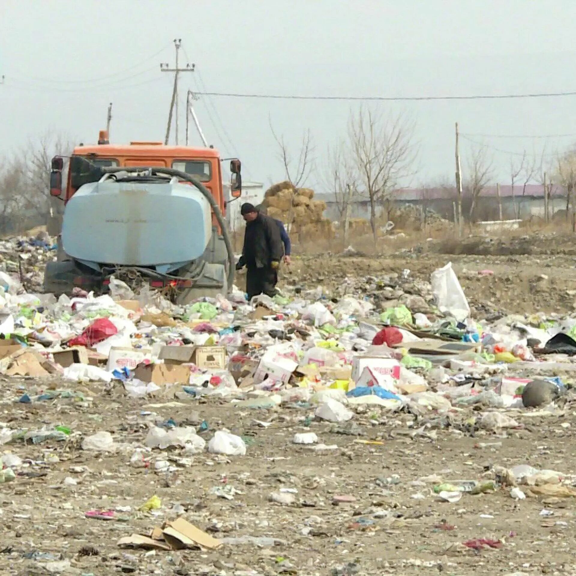 Ташкент мусорный полигон. Мусорный полигон Бишкек. Азербайджаназербайджская свалка. Открытая мусорка