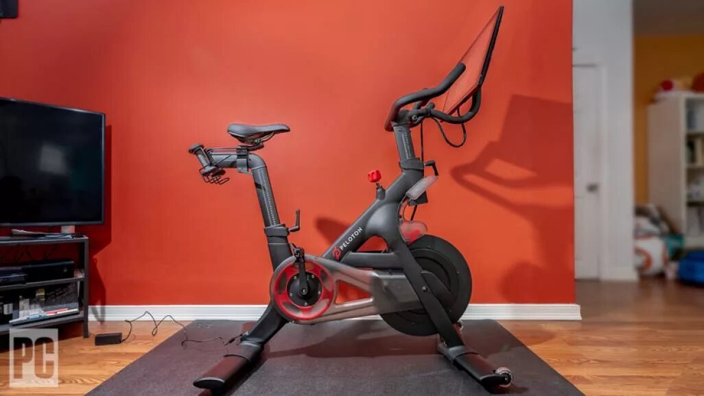 Peloton. Студия peloton. Peloton Bike. Фитнес оборудование картинки.