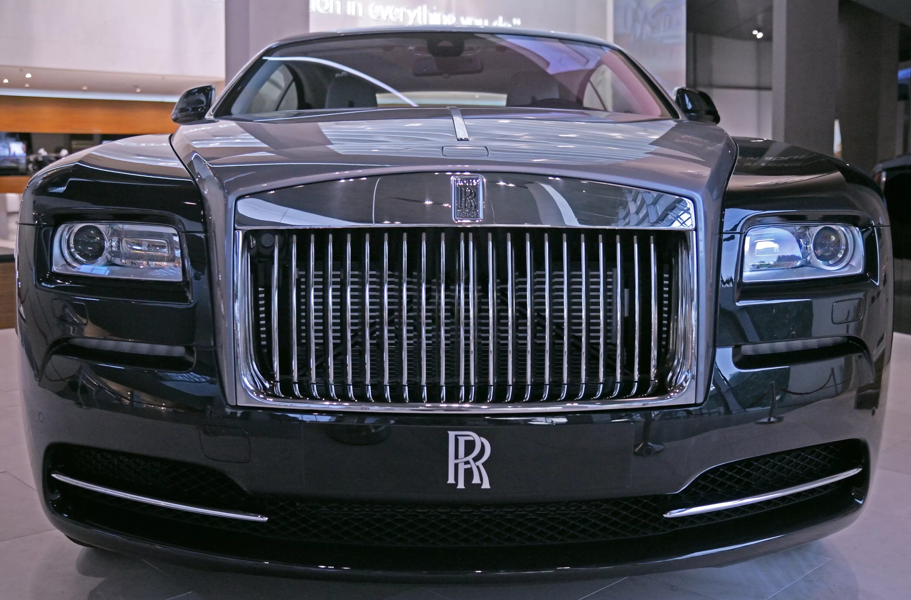 Машина похожая на ройс ройс. БМВ Роллс Ройс. Rolls Royce Phantom. Rolls Royce Swarovski. Автомобили похожие на Роллс Ройс.