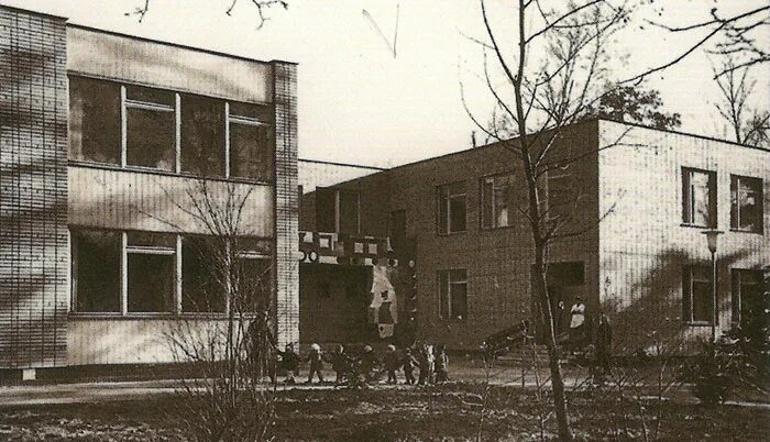 Советские детские сады здания. Здание старого детского сада. Советский детский сад здание. Детские сады в 90 годы.