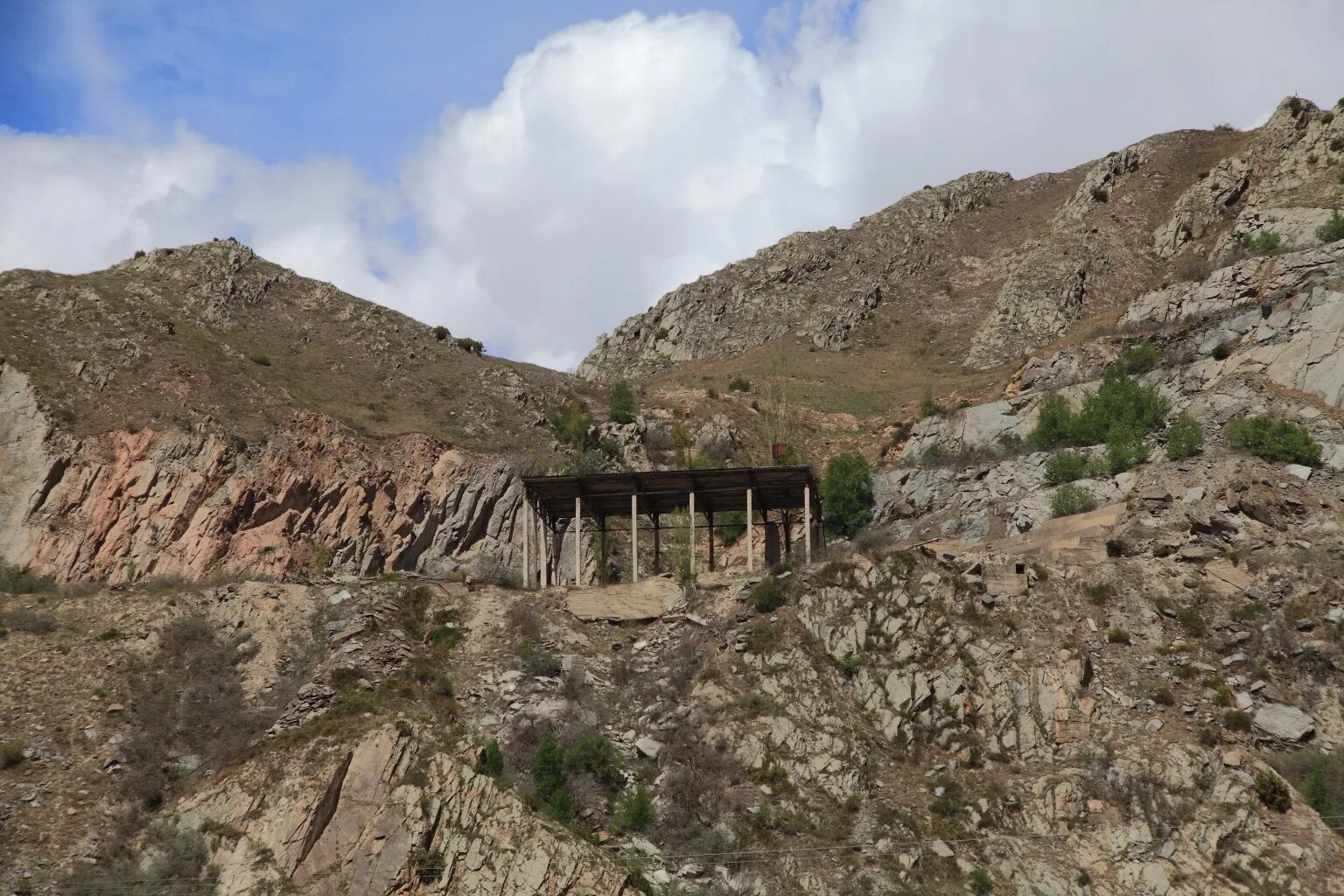 Северный кавказ кбр. Кабардино. Кабардино-балкария джылы суу. Урочище джилы-су. Каменномост в кабардино-балкарии.